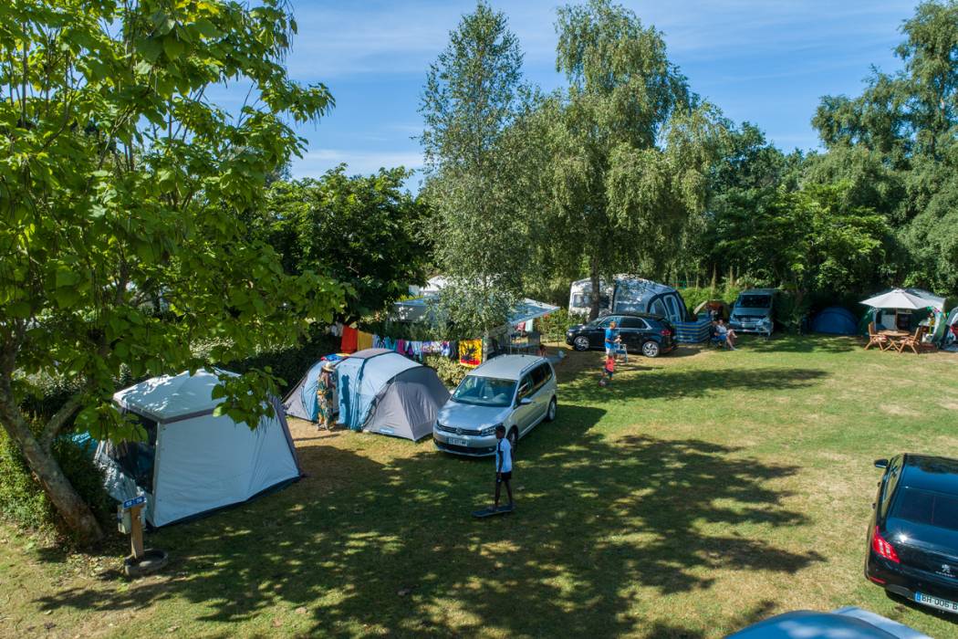 Camping Écologique Bretagne, Aire Naturelle De Camping L&Aire Du Verger ...